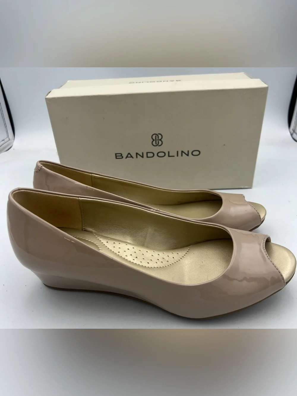Bandolino Candra 3 Wedge Vegan Heel Peep Toe Women Shoes Size 8M, Taupe NEW